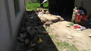 Matrimonio de la tercera edad muere en Chiautzingo al caerles casa encima