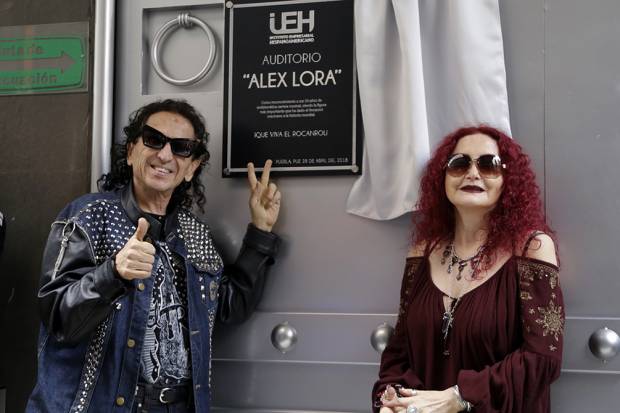 Alex Lora recibe homenaje en Puebla por 50 años de Rock and Roll