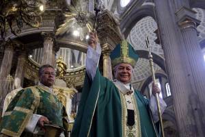Hospitalizan al arzobispo de Puebla por afección gástrica