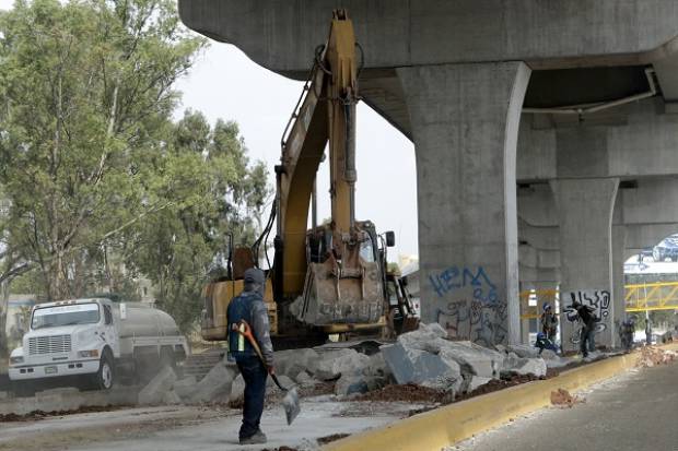 Escombro provocó accidentes en la autopista México-Puebla