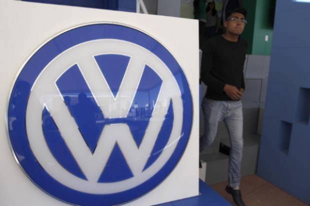 VW inicia revisión salarial 2017; sindicato exige 12% de aumento