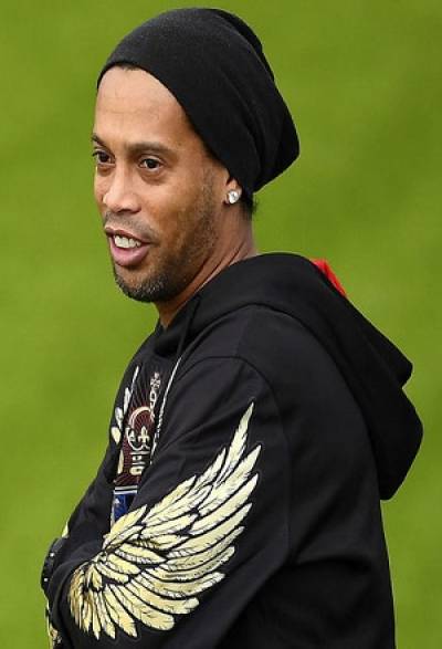 Ronaldinho dice adiós definitivo al futbol