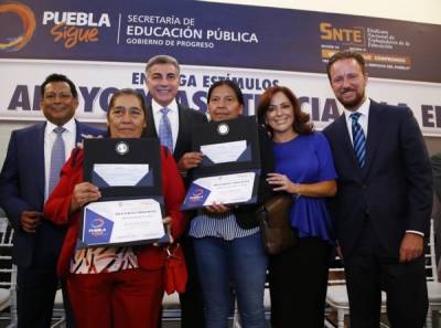 Puebla anuncia recategorización de plazas en el sector educativo
