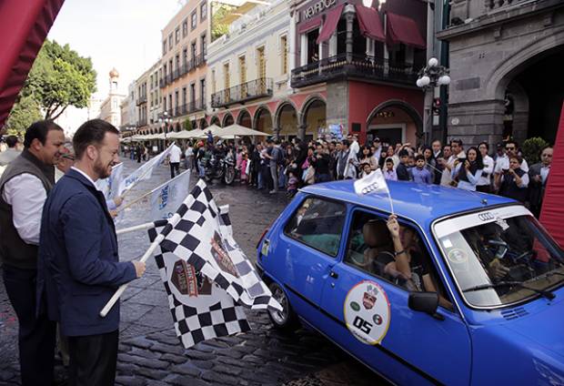 Luis Banck participa en banderazo de salida del Puebla Classic Tour