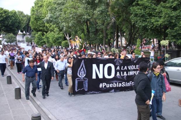 Morena marcha al IEE reclamando fraude en elección de gobernador de Puebla