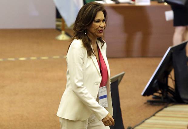 Blanca Alcalá se baja de la carrera priísta a Casa Puebla en 2018