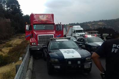 Caen cinco policías federales por huachicoleros en Nuevo León