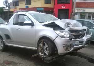 Bache provocó colisión de camioneta en la carretera a Valsequillo