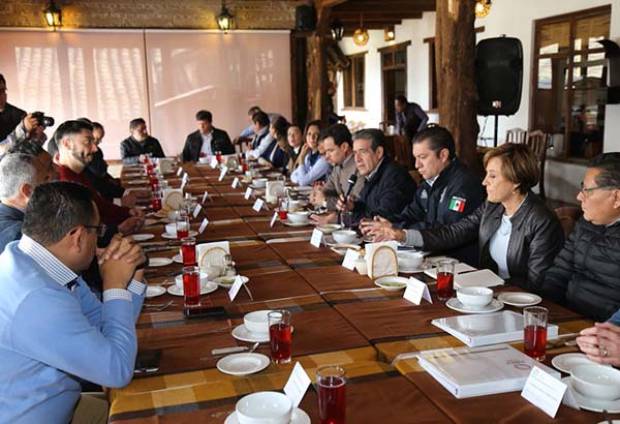 SGG encabeza reunión del gabinete de seguridad con ediles de la Sierra Norte de Puebla