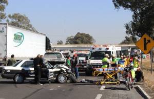 Patrulla colisionó camión con peregrinos en la México-Puebla; hay siete lesionados
