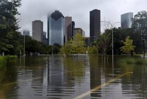 Aumenta a 38 cifra de muertes en Texas por “Harvey”