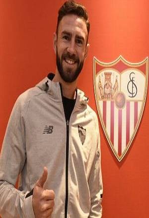 Sevilla dio la bienvenida a Miguel Layún, estará a préstamo seis meses