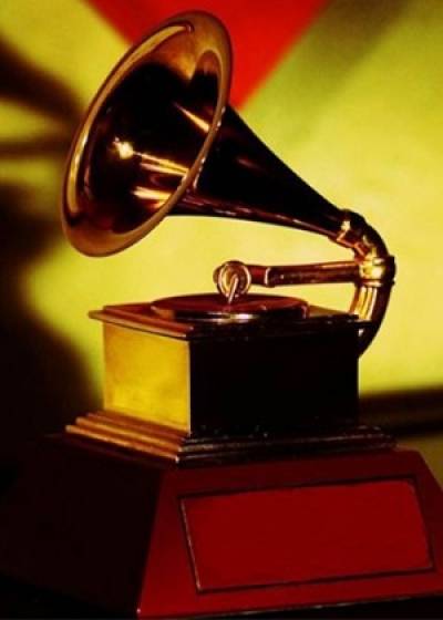 Grammy pospuso anuncio de nominaciones, las hará este miércoles