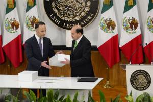 Subsecretario entrega a diputados quinto informe de Peña Nieto