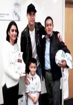 VIDEO: Cristiano Ronaldo se reunió con padres del menor que murió en el sismo
