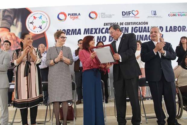 Gobierno federal reconoce a Dinorah López de Gali por fomentar la igualdad laboral
