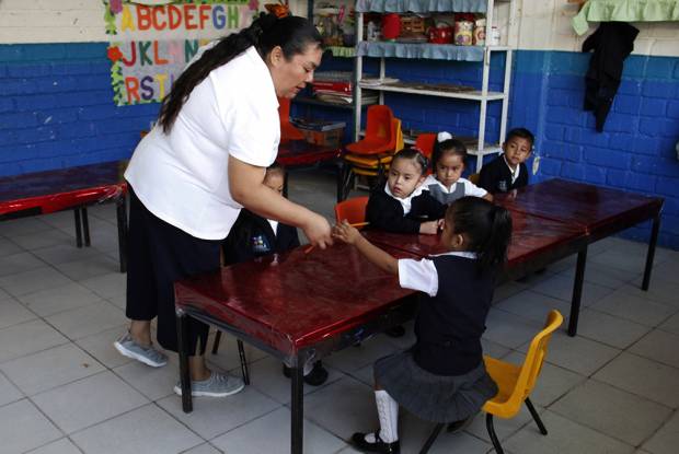 Puebla, primer estado en aplicar pase de lista a trabajadores de la educación