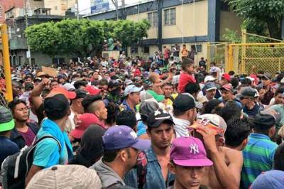 Migrantes intentan nuevo &quot;portazo&quot; en la frontera con Guatemala