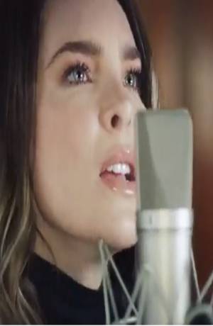 VIDEO: Belinda canta a AMLO &quot;México Lindo y Querido&quot;