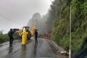 Lluvia provocó derrumbe en la carretera a Zacapoaxtla-Cuetzalan