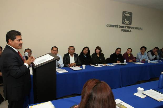 PAN obliga al alcalde de Tecamachalco a pedir disculpa pública a regidoras violentadas