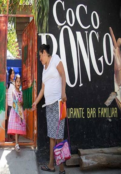 Coco Bongo: El bar que sirve de escuela en Oaxaca