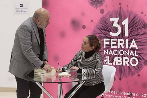 Beatriz Gutiérrez, esposa de AMLO, estuvo en la Feria del Libro de la BUAP