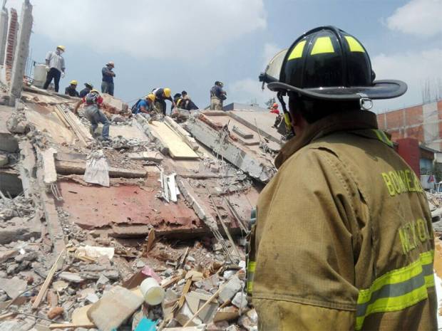 Protección Civil confirma 230 muertos tras sismo de 7.1