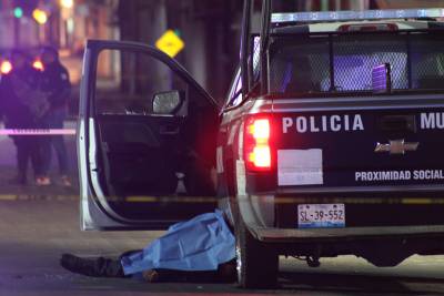 Sicarios emboscan y asesinan a policías de San Salvador El Verde