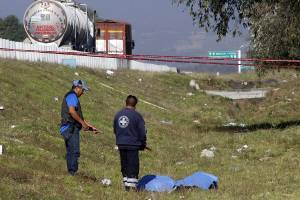 Hallan dos ejecutados en la autopista México-Puebla