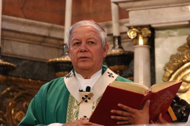 Transición de poderes en paz, pide arzobispo de Puebla