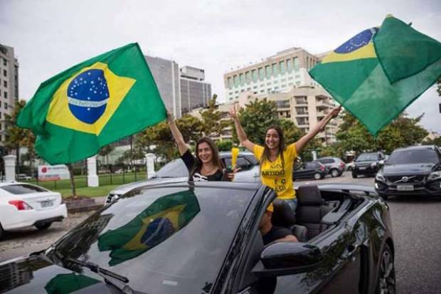 Ultraderecha lidera primera ronda electoral en Brasil
