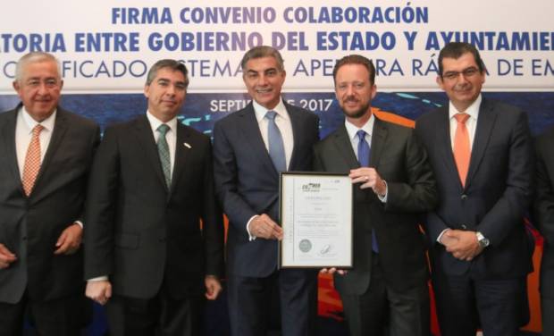Gobierno estatal y ayuntamiento de Puebla firman convenio para mejora regulatoria