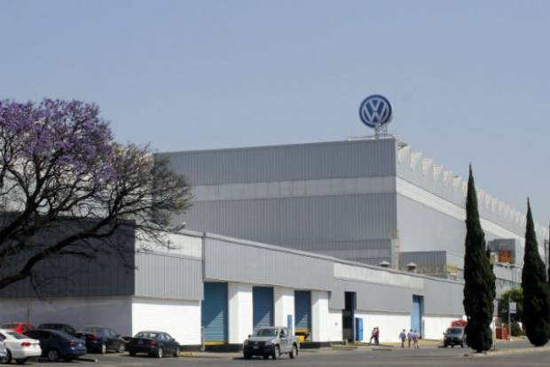 Hallan muerto a trabajador en la planta Volkswagen de Puebla, confirman empresa y sindicato