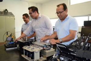 Investigadores de la BUAP desarrollan sistemas eficientes para el funcionamiento de autos eléctricos