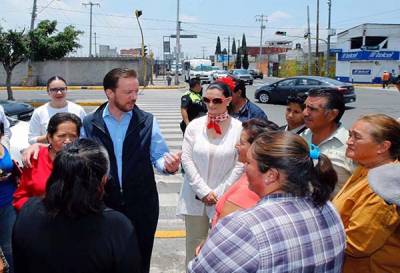 Ayuntamiento de Puebla y vecinos mejoran movilidad en crucero de 16 de Septiembre y Municipio Libre