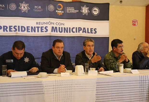 Diódoro Carrasco encabeza reunión de seguridad con alcaldes de la Sierra Nororiental de Puebla
