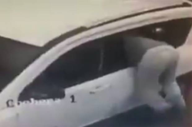 VIDEO: Captan a ladrón en pleno cristalazo a camioneta en Zavaleta