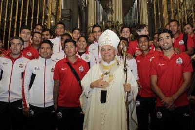 FOTOS: Arzobispo de Puebla recibió a Lobos BUAP en misa dominical