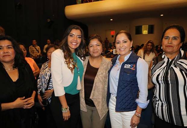 Dinorah López de Gali reconoce a la asociación civil Mujeres Impulsando Sueños