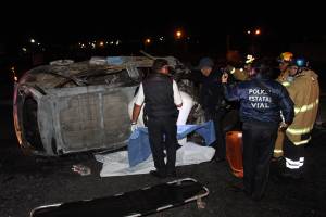 VIDEO: Murió hijo y sobrino del edil de Acatlán de Osorio al volcar camioneta en Periférico Ecológico
