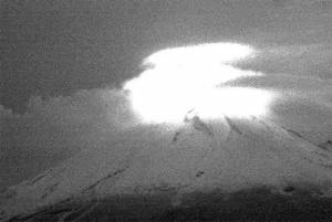 Popocatépetl aumenta actividad sísmica y presenta cuatro grandes explosiones