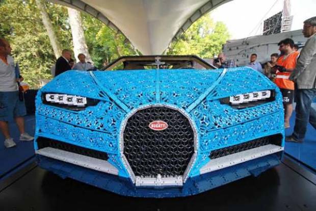 El increíble auto construido con piezas de Lego