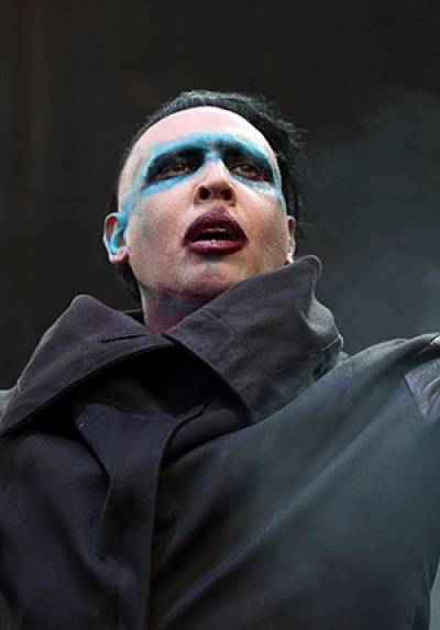 A Marilyn Manson le cayó encima parte de escenario en NY