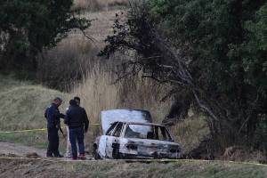 FOTOS: Queman vehículo y descubren cadáver calcinado en Santa Rita Tlahuapan