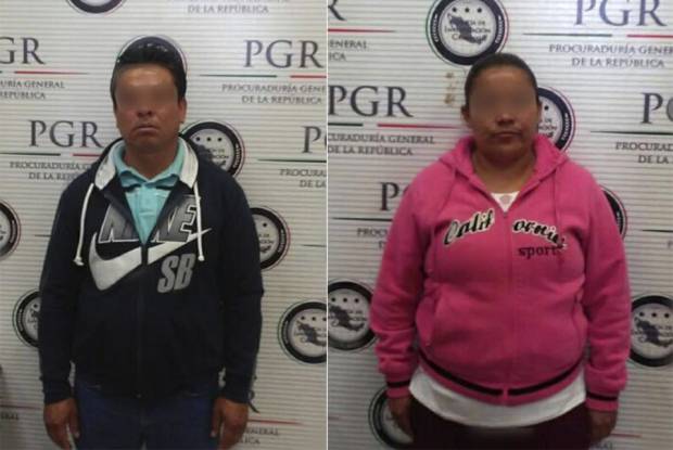 Cae pareja de “movilizadores” en Puebla con 147 credenciales del INE