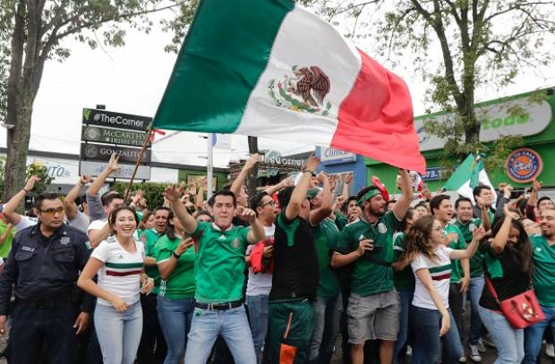 FOTOS: Poblanos celebraron en &quot;La Juárez&quot; triunfo de México sobre Alemania