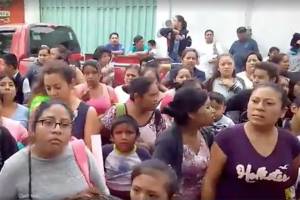 Protestan por abuso de intendente contra alumno en primaria de Tehuacán
