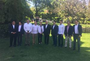 AMLO reúne a Barbosa y ocho candidatos a gobernador