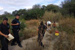 Abandonan cadáver de mujer, asesinada a tiros en Tecamachalco